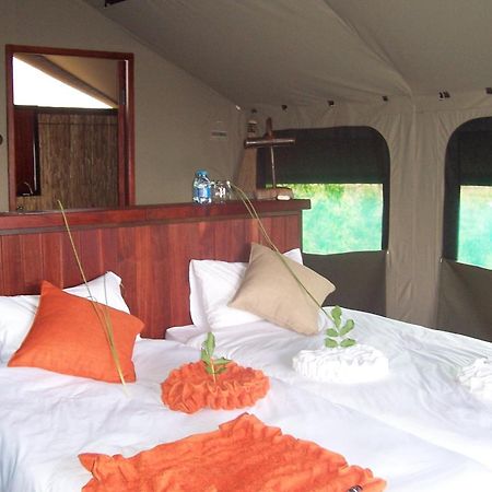 Nkasa Lupala Tented Lodge Sangwali Exteriör bild