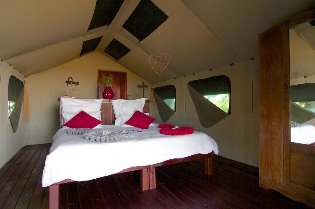 Nkasa Lupala Tented Lodge Sangwali Exteriör bild